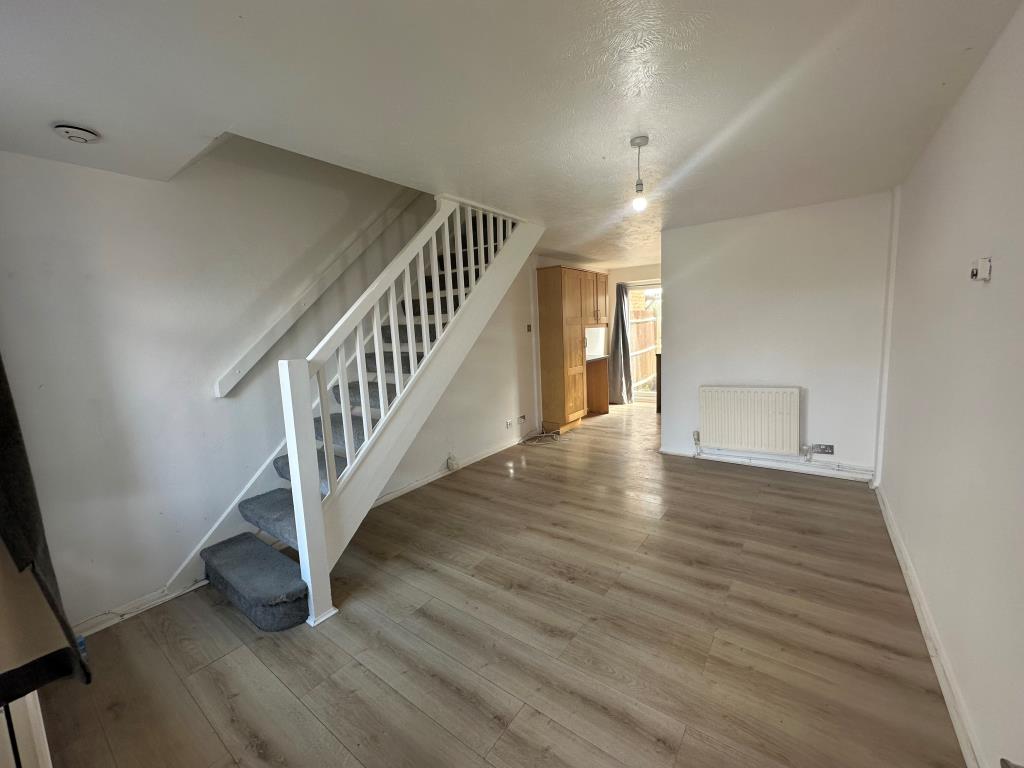 Lot: 24 - HOUSE FOR IMPROVEMENT - Living Room